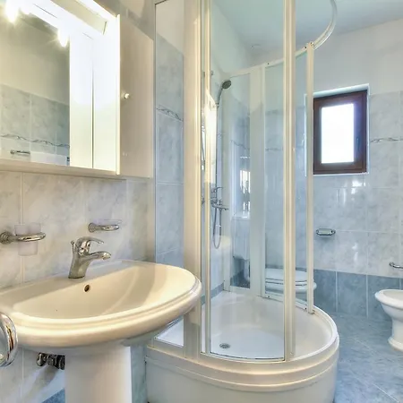 Lovric House With 3*