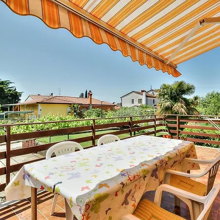 Lovric House With Pensión