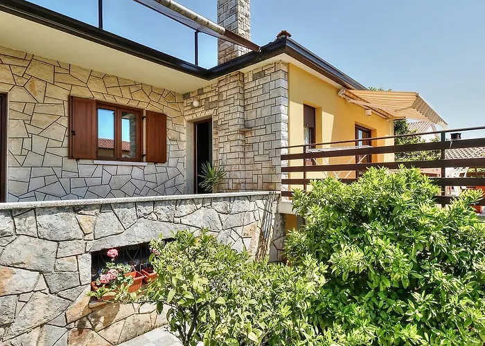 Lovric House With 게스트하우스 3*