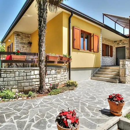 Lovric House With 3* Umag